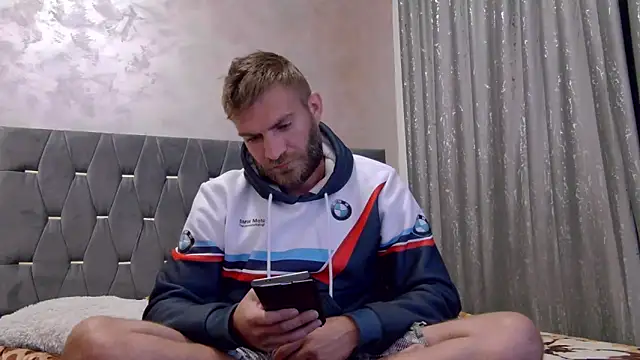 Snapshot of 10in_deluxe chatting on November 10, 2025, 8:35 am 10in deluxe online show from November 10, 2025, 8:35 am