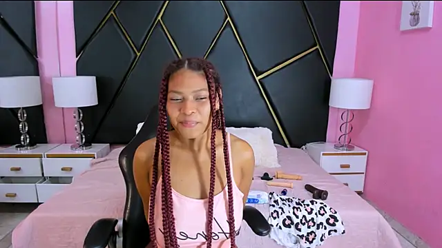 Naomi Tylers online show from October 25, 2025, 2:13 pm