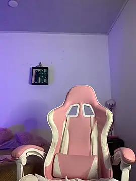 violet-333 online show from December 30, 2024, 4:40 pm