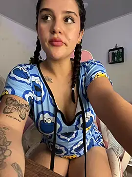 violet-333 online show from February 17, 2025, 4:26 pm