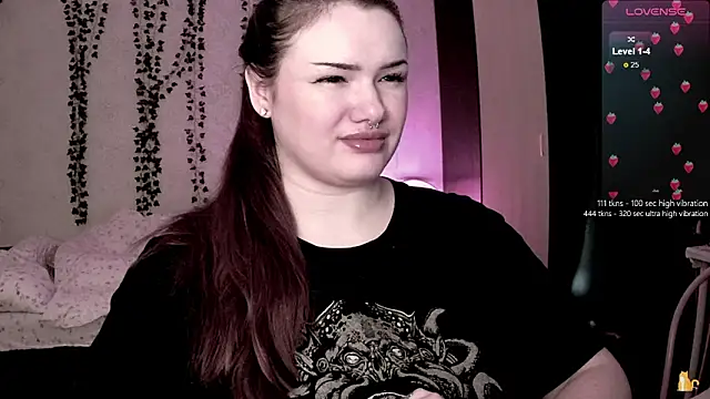 strawberry elfcat online show from October 28, 2025, 8:29 am