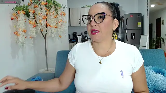 dakota johnson10 online show from October 5, 2025, 10:57 am