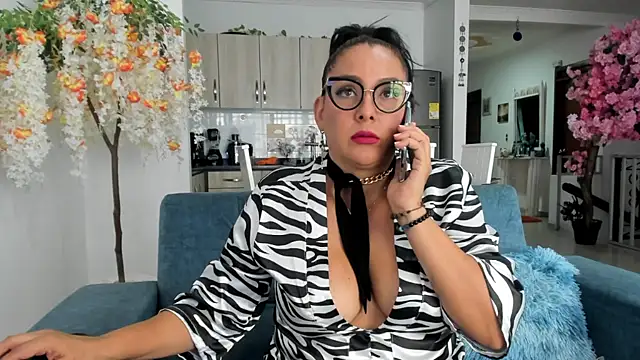 dakota johnson10 online show from October 29, 2025, 7:37 pm