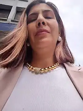 scarlett moore online show from October 16, 2025, 2:18 pm