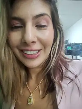 scarlett moore online show from April 18, 2026, 7:07 pm