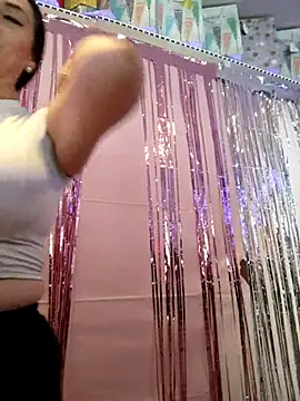 Mia Novikov online show from July 28, 2026, 6:20 pm