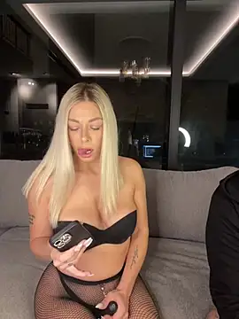 SexOnMyLvL online show from April 22, 2026, 8:43 pm