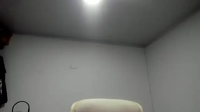 dominique21  online show from October 5, 2025, 1:04 am