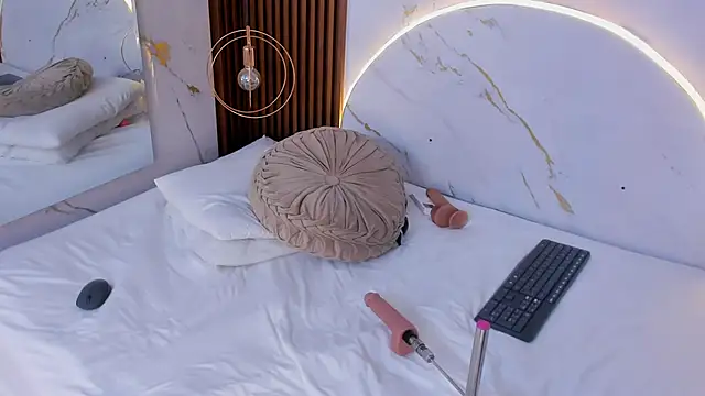 danisaenz  online show from December 26, 2024, 11:13 pm