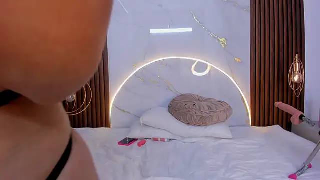 danisaenz  online show from December 28, 2024, 7:43 pm