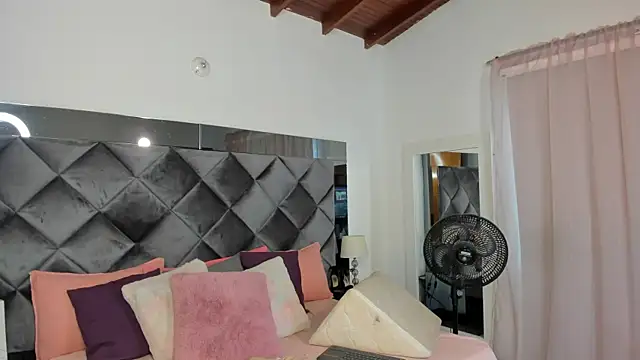 sofhiaa adaams online show from February 13, 2025, 5:44 pm