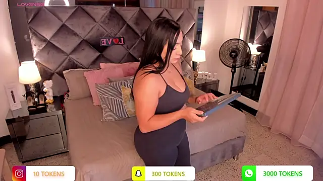 sofhiaa adaams online show from March 10, 2025, 10:55 pm