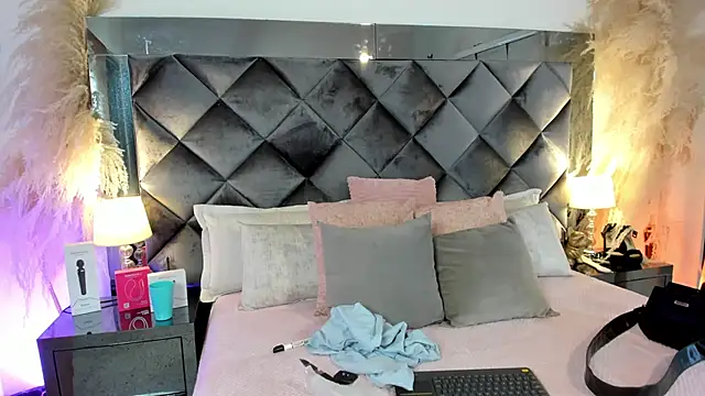 sofhiaa adaams online show from September 23, 2025, 11:08 pm