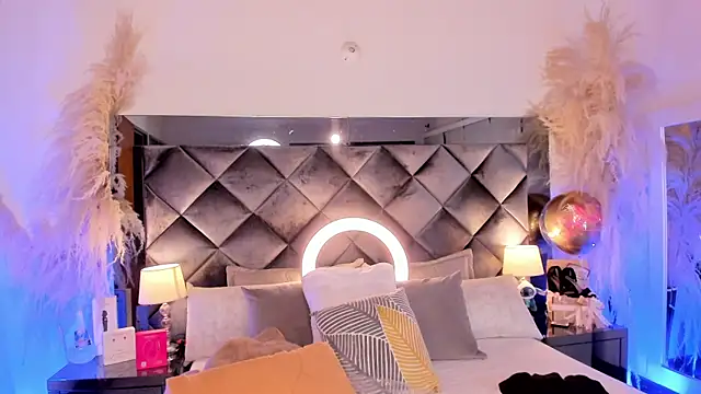 sofhiaa adaams online show from October 8, 2025, 11:02 pm