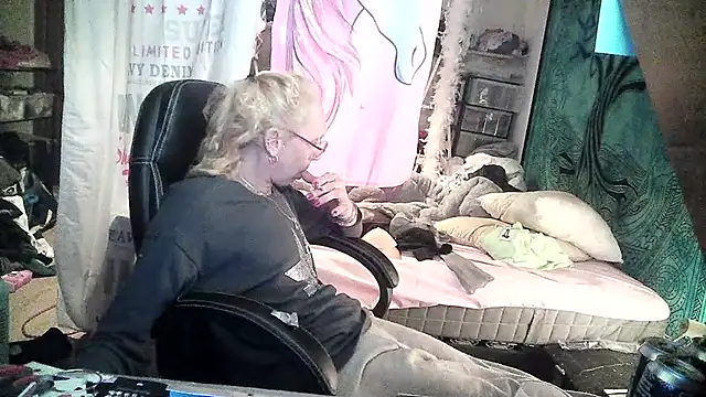 Ombeline1 online show from February 25, 2025, 2:11 pm