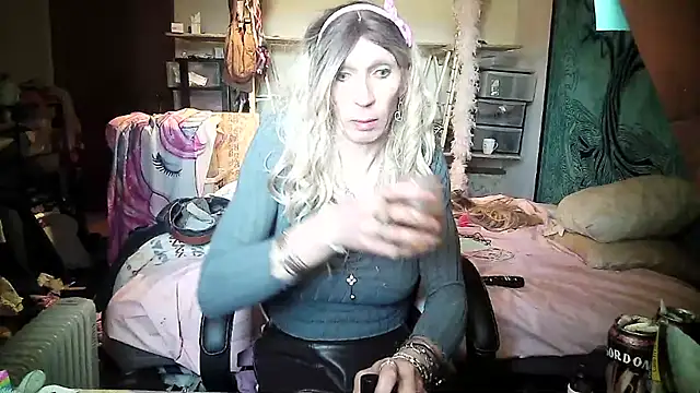 Ombeline1 online show from March 7, 2025, 10:35 am