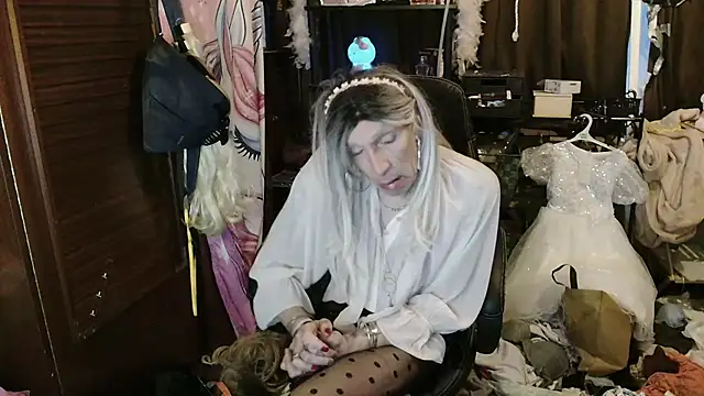 Ombeline1 online show from November 28, 2025, 3:47 pm