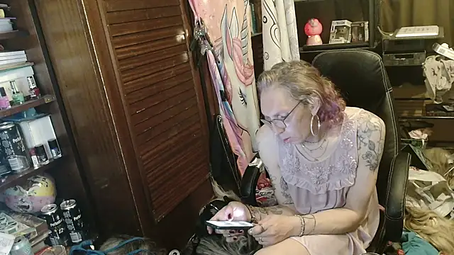 Ombeline1 online show from April 20, 2026, 10:22 pm