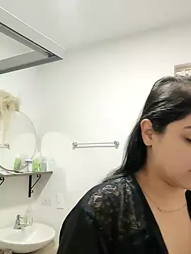 Lia Hurley online show from December 9, 2024, 10:54 am