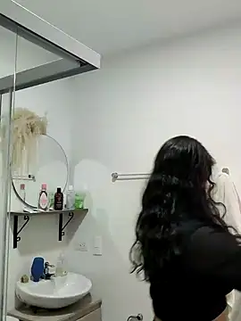 Lia Hurley online show from December 14, 2024, 5:14 pm