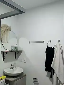 Lia Hurley online show from February 10, 2025, 2:05 pm