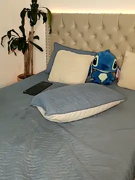 Lia Hurley online show from March 22, 2025, 11:42 pm