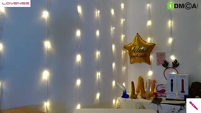 Hot Candy  online show from December 30, 2024, 7:42 pm