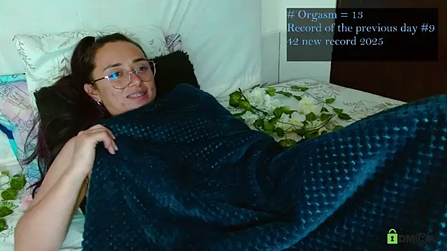 Hot Candy  online show from January 8, 2026, 8:49 am