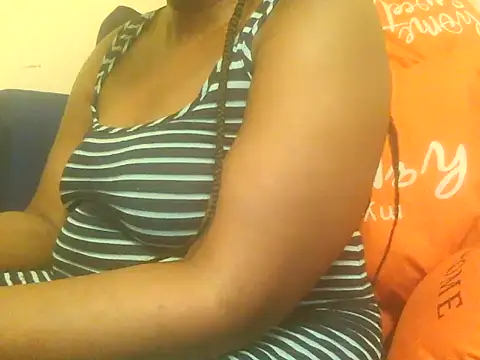 Snapshot of Sexy_Riri chatting on October 3, 2025, 10:29 pm Sexy Riri online show from October 3, 2025, 10:29 pm