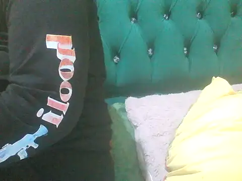 Snapshot of Sexy_Riri chatting on October 24, 2025, 3:52 pm Sexy Riri online show from October 24, 2025, 3:52 pm