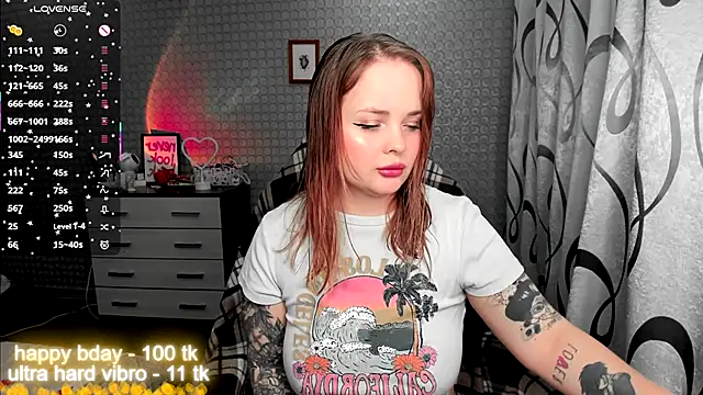 flower sarah  online show from November 22, 2025, 10:20 pm