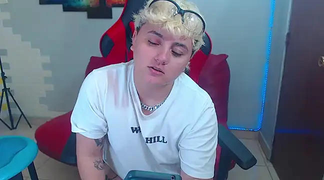 isabeautyx19 online show from January 5, 2025, 8:10 pm