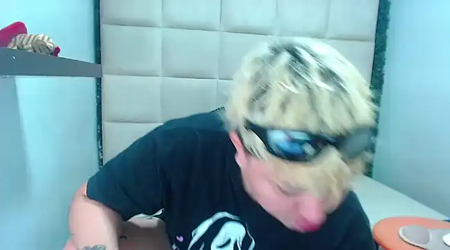 isabeautyx19 online show from January 19, 2025, 5:07 pm