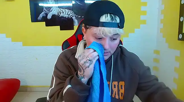 isabeautyx19 online show from January 22, 2025, 2:56 pm