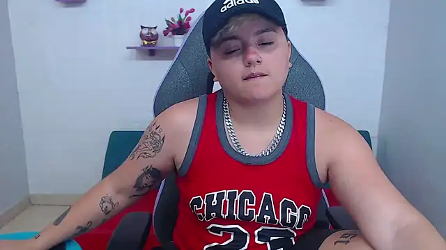 isabeautyx19 online show from January 30, 2025, 2:49 am