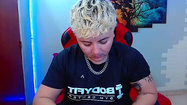 isabeautyx19 online show from February 10, 2025, 2:19 am