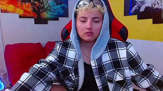 isabeautyx19 online show from February 13, 2025, 2:56 am