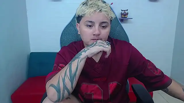 isabeautyx19 online show from February 14, 2025, 3:00 am