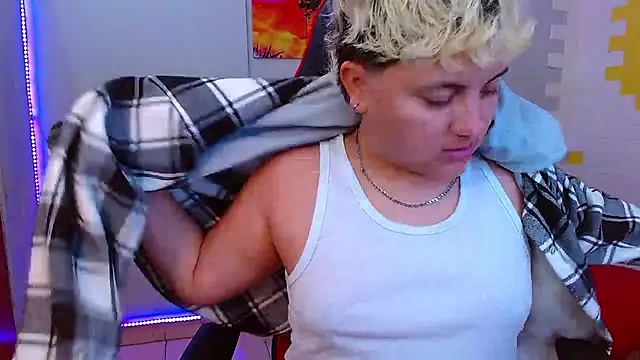 isabeautyx19 online show from February 14, 2025, 7:12 pm