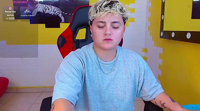 isabeautyx19 online show from March 23, 2025, 3:54 am