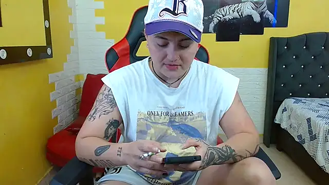 isabeautyx19 online show from September 16, 2025, 3:51 am