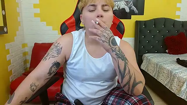 isabeautyx19 online show from September 23, 2025, 1:30 am