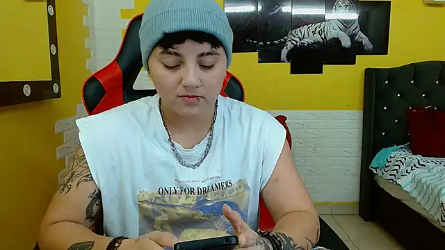 isabeautyx19 online show from October 26, 2025, 3:12 am