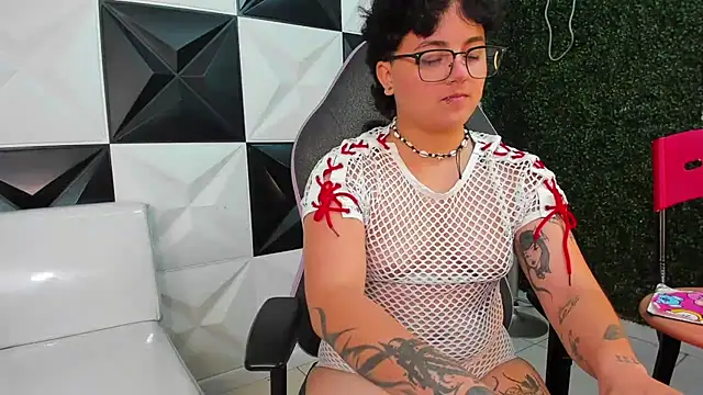 isabeautyx19 online show from June 6, 2026, 2:11 pm
