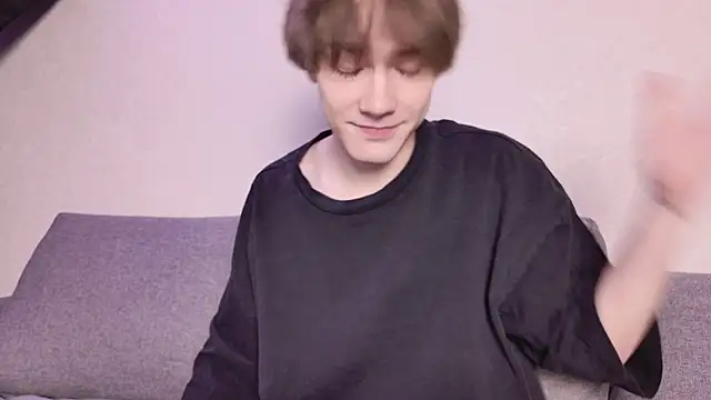 callmenineoneseven online show from October 18, 2025, 12:24 am