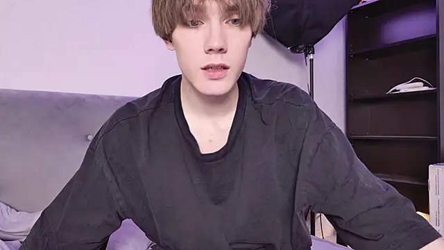 callmenineoneseven online show from October 19, 2025, 9:32 am