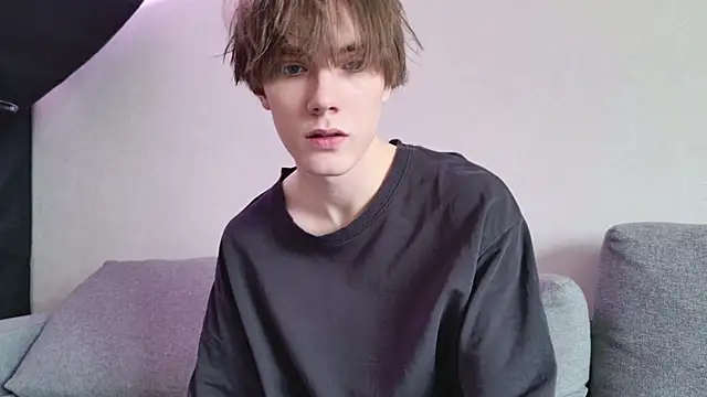 callmenineoneseven online show from October 21, 2025, 12:39 pm