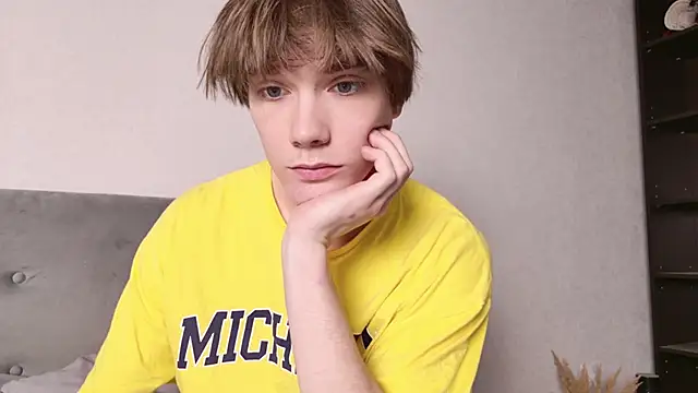 callmenineoneseven online show from October 30, 2025, 5:46 pm