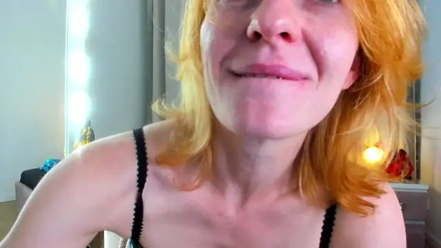 SquirtyAlisa online show from September 12, 2025, 10:32 pm