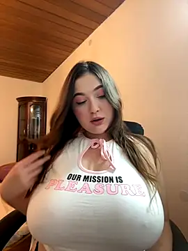 Kamilla Loop online show from September 18, 2025, 8:44 pm